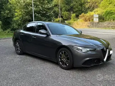 Usata Alfa Romeo Giulia Executive 190 CV (139 kW) 2019 Grigio Berlina