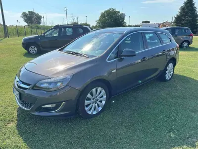 Usata Opel Astra Cosmo 140 CV (102 kW) 2014 Grigio Station wagon