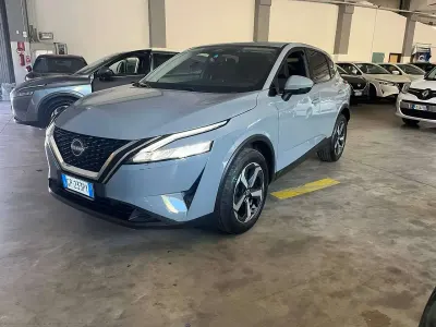 Usata Nissan Qashqai N-Connecta 140 CV (102 kW) 2022 Ceramic grey SUV