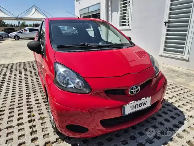 Usata Toyota Aygo Sol 68 CV (50 kW) 2009 Rosso Utilitaria