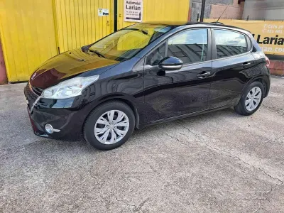 Usata Peugeot 208 Allure 82 CV (60 kW) 2013 Nero Utilitaria