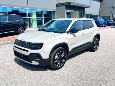 Nuova Jeep Avenger Summit 101 CV (74 kW) 2026 Bianco SUV