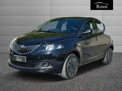 Usata Lancia Ypsilon Gold 69 CV (50 kW) 2023 Nero metallizzato Utilitaria
