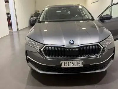 Usata Skoda Octavia Style 150 CV (110 kW) 2026 Grigio Station wagon