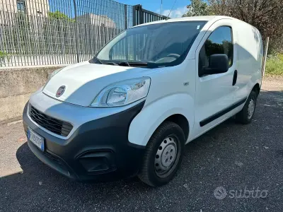 Begagnad Fiat Fiorino 77 HK (56 kW) 2018 Vit Minibuss