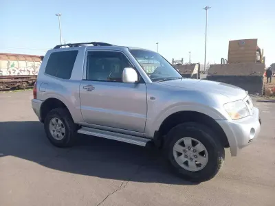 Usata Mitsubishi Pajero 116 CV (85 kW) 2005 Argento SUV