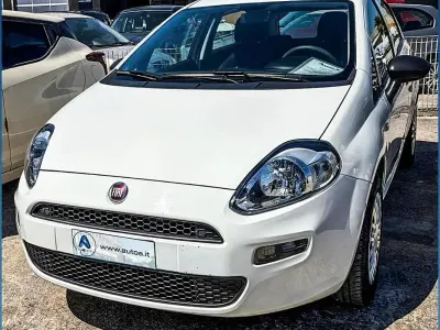 Usata Fiat Punto Easy 69 CV (50 kW) 2018 Bianco Utilitaria