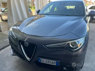 Käytetty Alfa Romeo Stelvio 209 HP (153 kW) 2022 Harmaa Katumaasturi