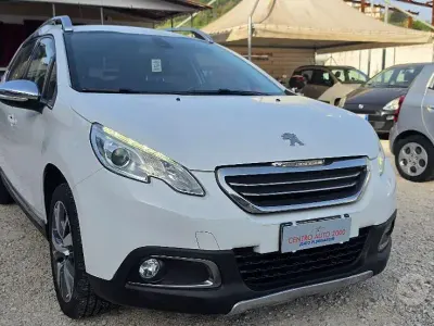 Usata Peugeot 2008 Allure 91 CV (66 kW) 2015 Bianco SUV