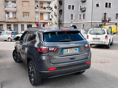 Usado Jeep Compass 130 CV (95 kW) 2024 Gris SUV