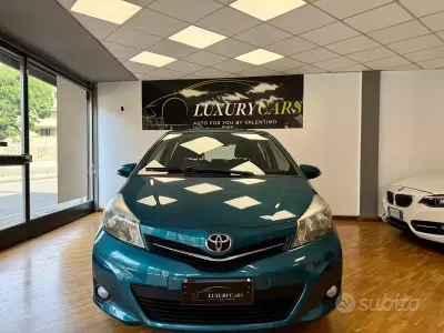 Usata Toyota Yaris Active 99 CV (72 kW) 2012 Bluazzurro Utilitaria