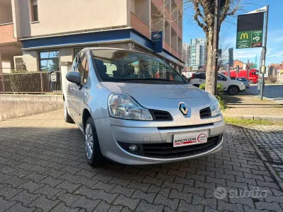 Usata Renault Modus 75 CV (55 kW) 2011 Grigio Monovolume