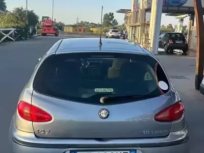 Usata Alfa Romeo 147 105 CV (77 kW) 2003 Grigio Utilitaria