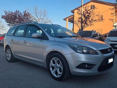 Käytetty Ford Focus 90 HP (66 kW) 2010 Harmaa Sedan