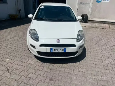 Usata Fiat Grande Punto 77 CV (56 kW) 2012 Bianco Utilitaria