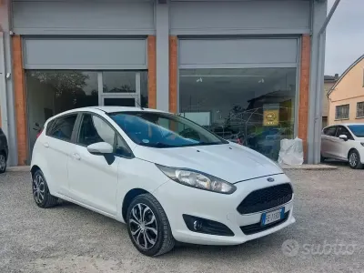 Usata Ford Fiesta Titanium 95 CV (69 kW) 2016 Bianco Utilitaria