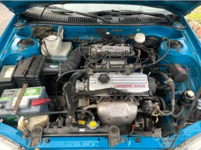 Usata Mitsubishi Colt 75 CV (55 kW) 1996 Blu Utilitaria