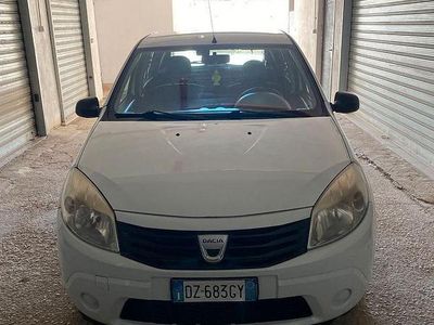 Usata Dacia Sandero 75 CV (55 kW) 2010 Bianco Utilitaria