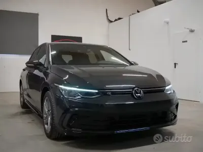 Usata VW Golf VIII R-line 131 CV (96 kW) 2023 Grigio Berlina