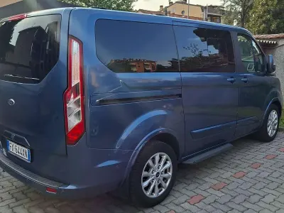 Usata Ford Tourneo Titanium 129 CV (94 kW) 2019 Blu/azzurro Monovolume