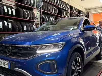 Usata VW T-Roc Advance 150 CV (110 kW) 2022 Bluazzurro SUV