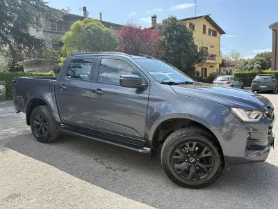 Usata Isuzu D-Max 163 CV (119 kW) 2024 Grigio SUV