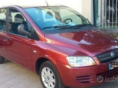Begagnad Fiat Multipla 103 HK (75 kW) 2002 Röd Minibuss