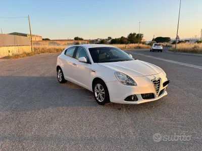 Usata Alfa Romeo Giulietta 120 CV (88 kW) 2011 Bianco Utilitaria