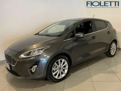 Usata Ford Fiesta Titanium 86 CV (63 kW) 2018 Grigio Utilitaria