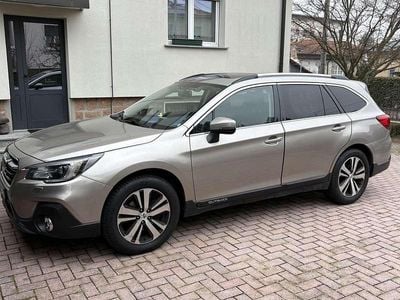 Usata Subaru Outback Premium 175 CV (128 kW) 2018 Argento Station wagon
