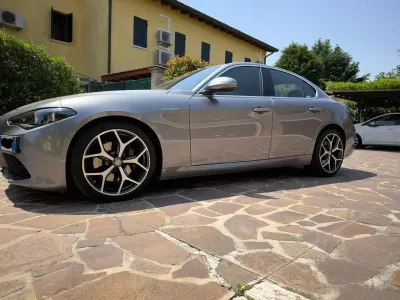 Usata Alfa Romeo Giulia Veloce 211 CV (155 kW) 2017 Grigio Berlina
