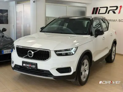 Usata Volvo XC40 Momentum 129 CV (94 kW) 2022 Bianco SUV