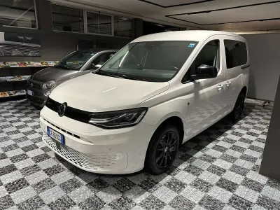 Usata VW Caddy 121 CV (88 kW) 2021 Bianco Monovolume