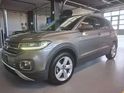 Usata VW T-Cross Style 110 CV (80 kW) 2021 Limestone grey metallizzato SUV