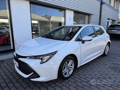 Usata Toyota Corolla Active 98 CV (72 kW) 2022 Bianco / pastello Berlina