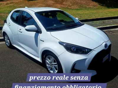 Usata Toyota Yaris Hybrid 92 CV (67 kW) 2021 Bianco Berlina