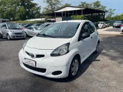 Usata Toyota Aygo Connect Style 68 CV (50 kW) 2011 Bianco Utilitaria