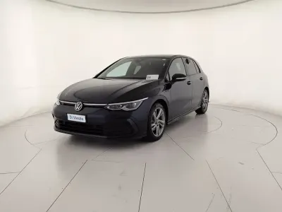 Usata VW Golf VIII R-line 150 CV (110 kW) 2024 H7 atlantic blue metallizzato Station wagon