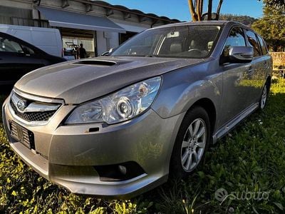 Usata Subaru Legacy 149 CV (109 kW) 2011 Grigio Station wagon