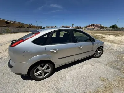 Usata Ford Focus 90 CV (66 kW) 2006 Grigio Berlina