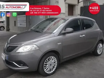 Usata Lancia Ypsilon Silver 69 CV (50 kW) 2017 Argento Utilitaria