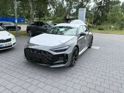 Usata Audi RS5 Ambiente 510 CV (375 kW) 2026 Grigio plateau met Station wagon