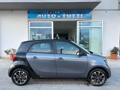 Begagnad Smart ForFour Passion 70 HK (51 kW) 2016 Svart Halvkombi