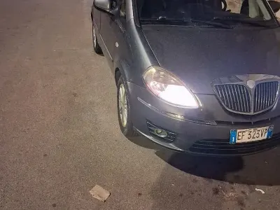 Usata Lancia Musa 95 CV (69 kW) 2011 Grigio Monovolume