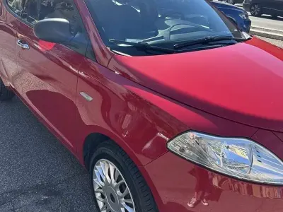 Usata Lancia Ypsilon Silver 69 CV (50 kW) 2017 Rosso Utilitaria