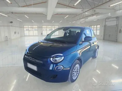 Usata Fiat 500e 42 kW (58 CV) 2023 Bluazzurro Berlina