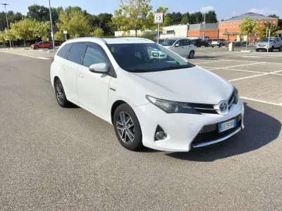 Usata Toyota Auris Touring Sports 99 CV (72 kW) 2015 Bianco Station wagon