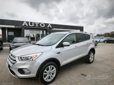 Usado Ford Kuga Titanium 150 CV (110 kW) 2017 Gris SUV