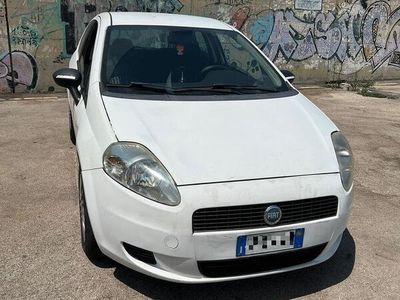 Usata Fiat Grande Punto 77 CV (56 kW) 2007 Bianco Utilitaria