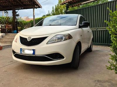 Usado Lancia Ypsilon 69 CV (50 kW) 2017 Blanco Utilitario